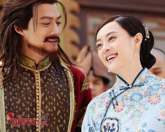 图尔丹和周莹什么关系