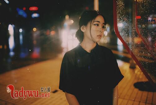 女生不理你也不删除你