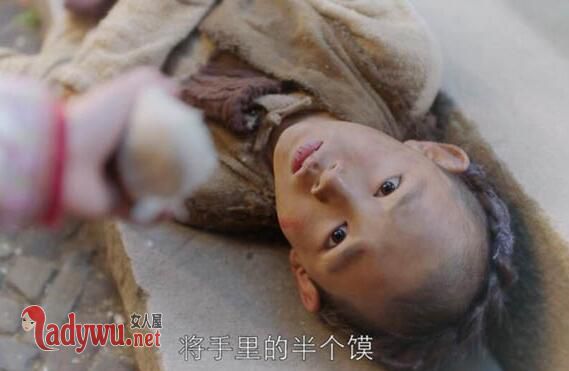 给杜明礼馒头的是谁