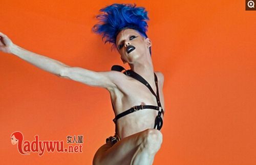 美国男子100多次手术为变无性人