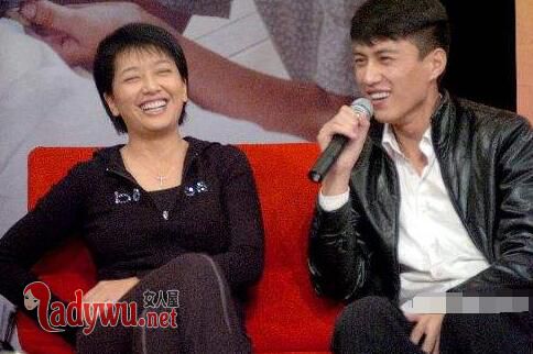 江珊与靳东真的拍拖过吗