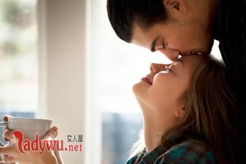 女人暧昧和爱你的表现