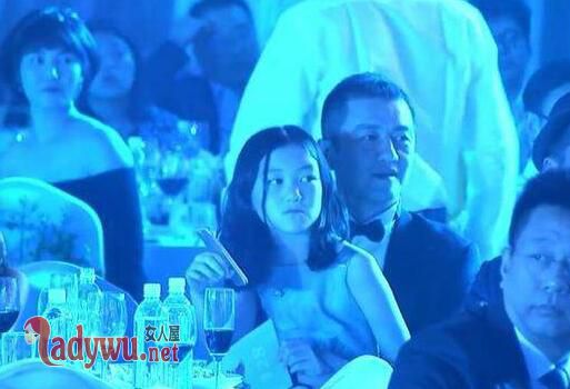 王菲看李亚鹏的眼神