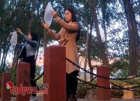 姐妹俩网上卖空气惹争议
