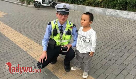 捡1角纸币交警察