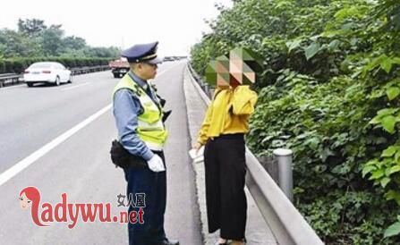 妻子被忘在服务区