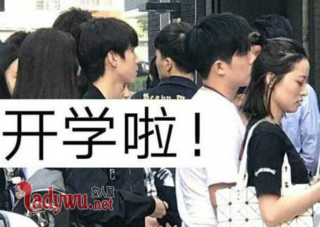 王俊凯出晨功合影