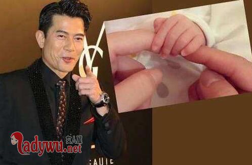 郭富城方媛牵手照片