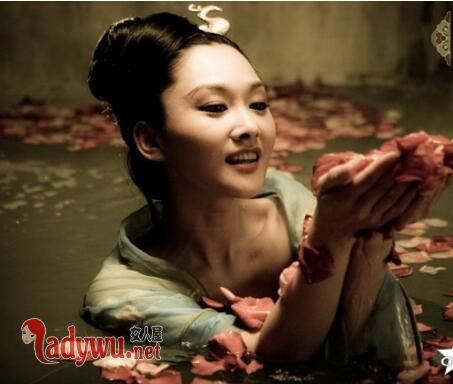汉灵帝让宫女与狗