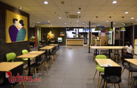 学生合伙开快餐店