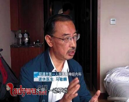 医生跳海救女娃
