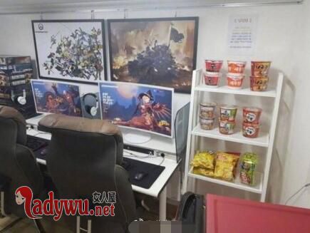 把家里地下室改造成了网咖