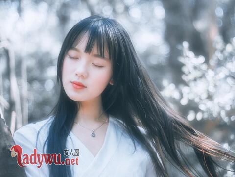 属蛇男人喜欢的女人