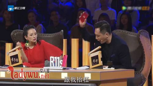 章子怡扔鞋