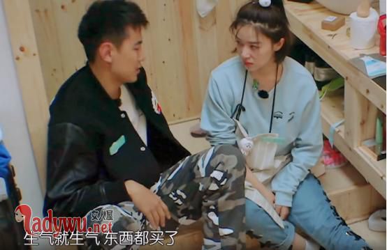 亲爱的客栈纪凌尘的服装店