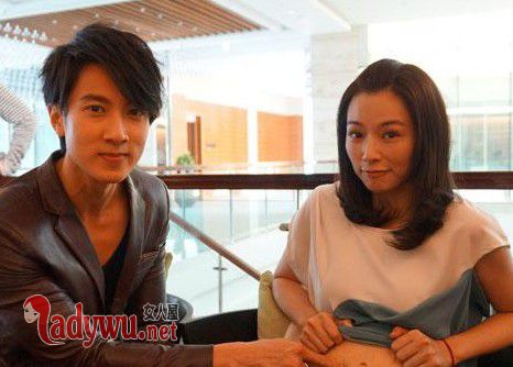 吴尊老婆首露面