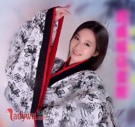 女子穿五年汉服