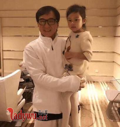 甜馨和李小璐小时候