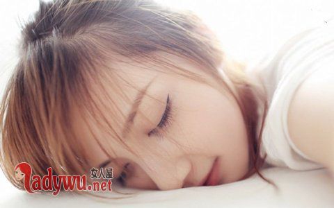 属蛇女对感情的态度