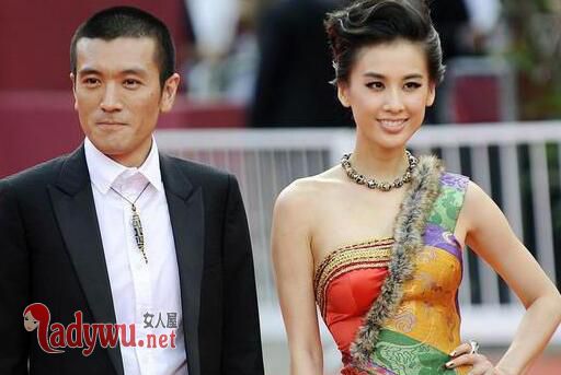 黄圣依隐婚目的