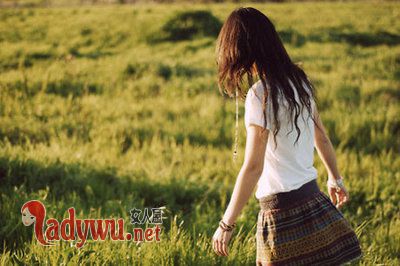 天蝎女暗恋你的表现