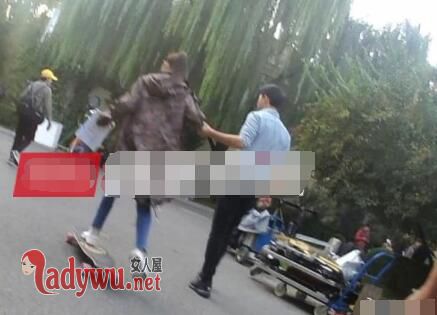 唐嫣罗晋玩滑板