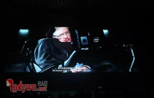 王俊凯提问霍金
