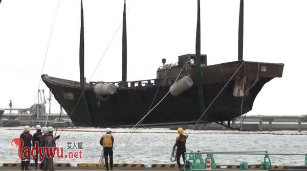 日本海岸现幽灵船