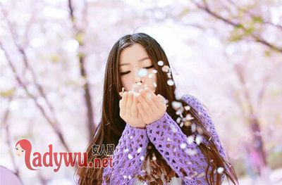 天秤座女生爱上一个人的表现