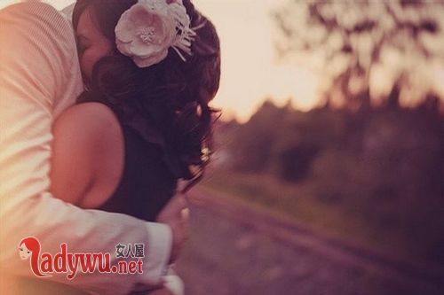 已婚女人爱男人的表现