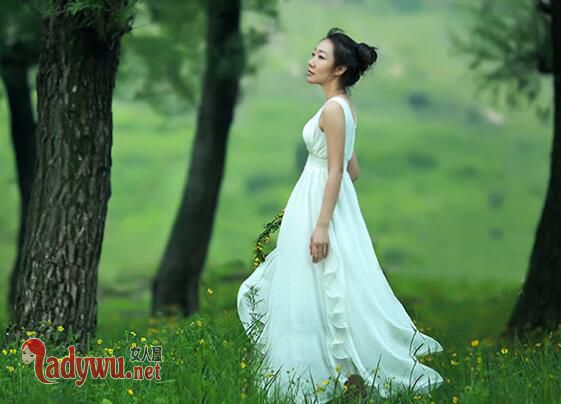 女人在床上的示爱信号