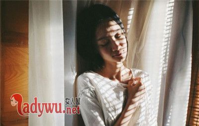 属蛇男爱上一个人的表现