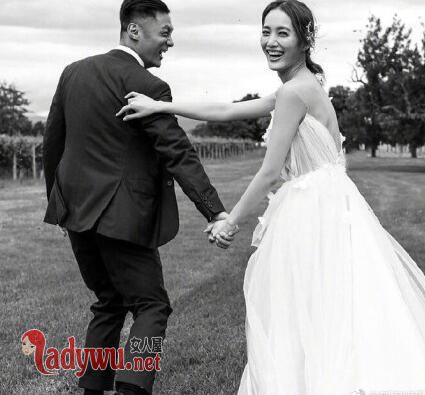 余文乐和王棠云结婚照
