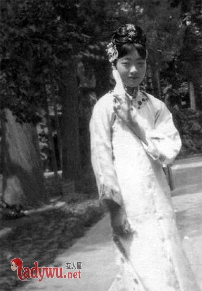 末代皇后婉容死时照片