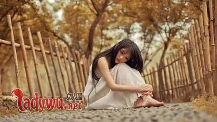 属狗的女人对待爱情