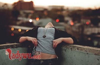 属蛇的女人对待爱情