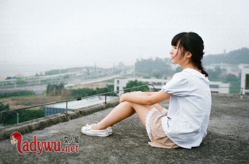 哥哥不行,车里坐不下去