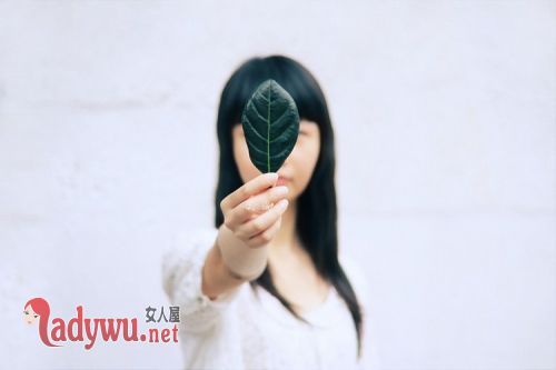 分手后男生放下的表现