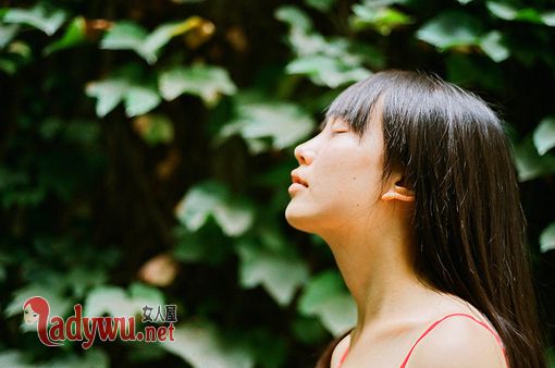 分手后男生放下的表现