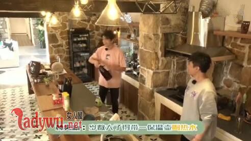 三个院子林更新用的什么杯子