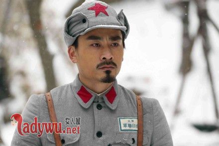 第一声枪响杨震山原型是谁