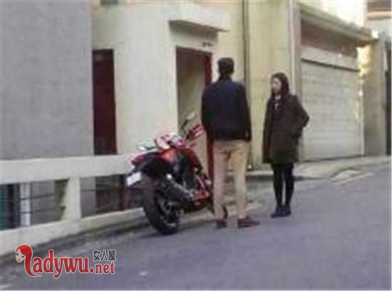女子进派出所避难