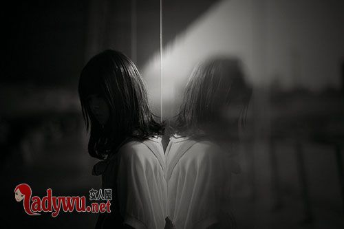 趴在玻璃上顶弄