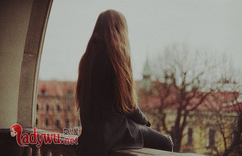 趴在玻璃上顶弄