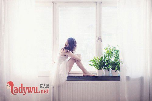 趴在玻璃上顶弄