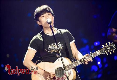 赵雷梁咏琪演唱会违规被罚