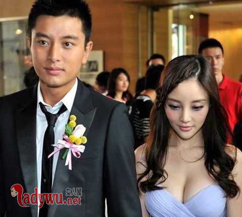 贾乃亮深夜买醉