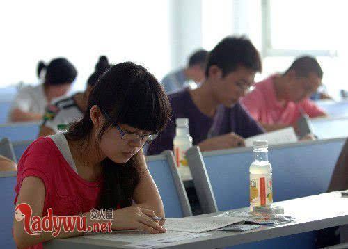 高校老师出送命题