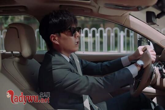 恋爱先生靳东开的什么车