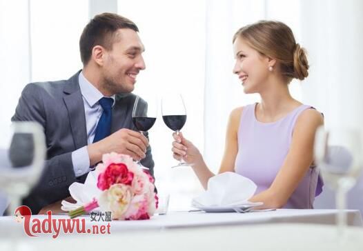 已婚男人喜欢你的肢体语言